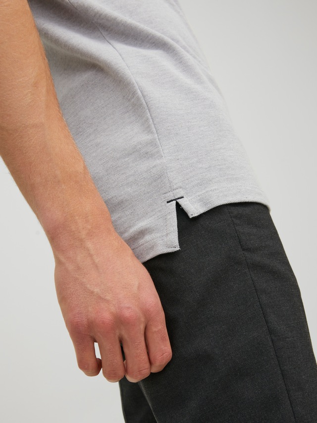 Jack & Jones Poloshirt »JJEPAULOS Poloshirt mit klassischem Kragen und figurbetonter Form« Logostickerei, modisch, schmal, Baumwolle, Polokragen