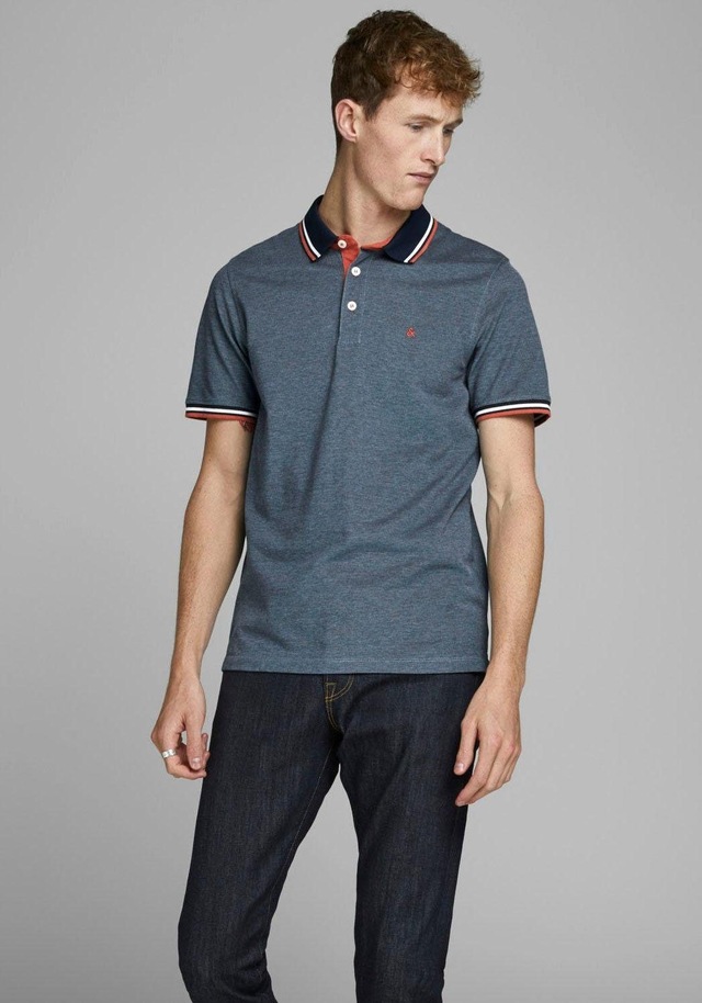 Jack & Jones Poloshirt »JJEPAULOS Poloshirt mit klassischem Kragen und figurbetonter Form« Logostickerei, modisch, schmal, Baumwolle, Polokragen