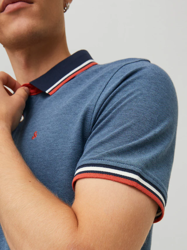 Jack & Jones Poloshirt »JJEPAULOS Poloshirt mit klassischem Kragen und figurbetonter Form« Logostickerei, modisch, schmal, Baumwolle, Polokragen