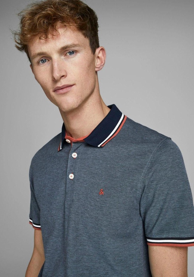 Jack & Jones Poloshirt »JJEPAULOS Poloshirt mit klassischem Kragen und figurbetonter Form« Logostickerei, modisch, schmal, Baumwolle, Polokragen