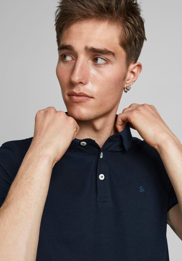 Jack & Jones Poloshirt »JJEPAULOS Poloshirt mit klassischem Kragen und figurbetonter Form« Logostickerei, modisch, schmal, Baumwolle, Polokragen