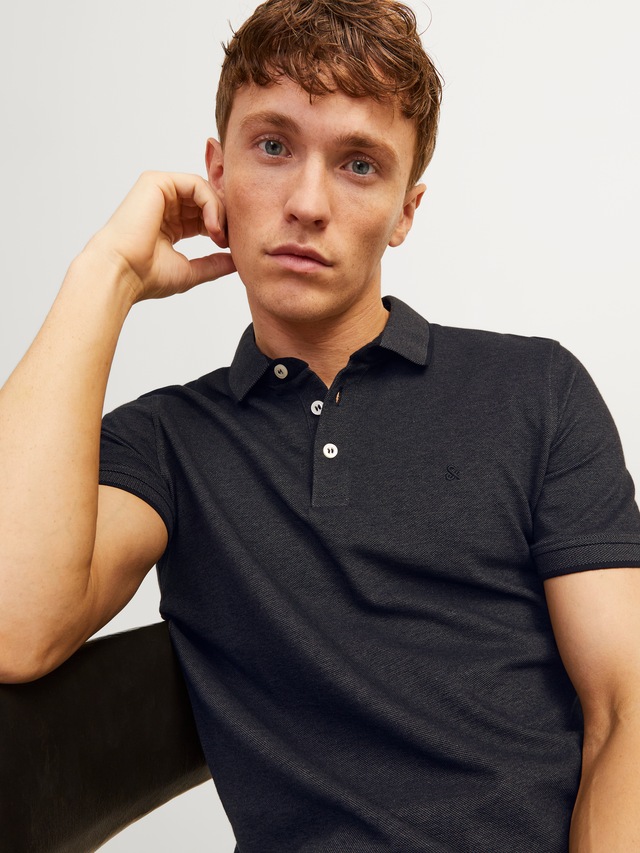 Jack & Jones Poloshirt »JJEPAULOS Poloshirt mit klassischem Kragen und figurbetonter Form« Logostickerei, modisch, schmal, Baumwolle, Polokragen
