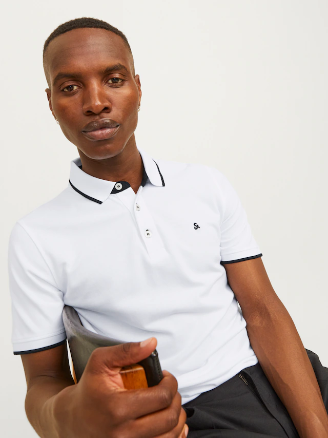 Jack & Jones Poloshirt »JJEPAULOS Poloshirt mit klassischem Kragen und figurbetonter Form« Logostickerei, modisch, schmal, Baumwolle, Polokragen