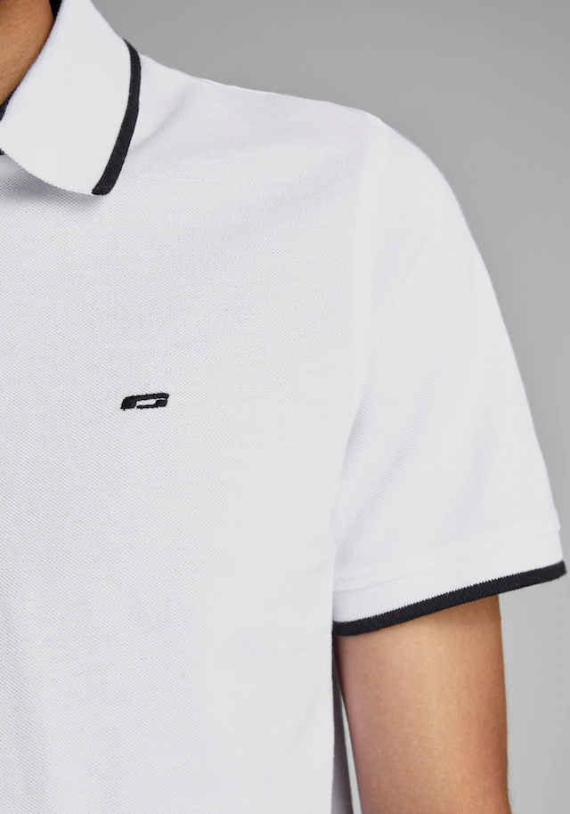Jack & Jones Poloshirt »JJEPAULOS Poloshirt mit klassischem Kragen und figurbetonter Form« Logostickerei, modisch, schmal, Baumwolle, Polokragen