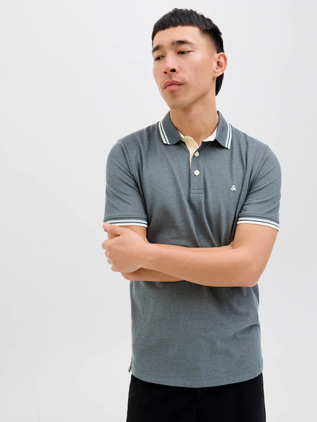 Jack & Jones Poloshirt »JJEPAULOS Poloshirt mit klassischem Kragen und figurbetonter Form« Logostickerei, modisch, schmal, Baumwolle, Polokragen