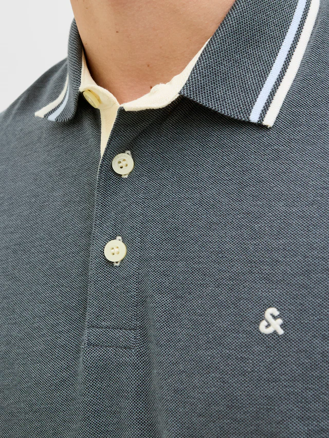 Jack & Jones Poloshirt »JJEPAULOS Poloshirt mit klassischem Kragen und figurbetonter Form« Logostickerei, modisch, schmal, Baumwolle, Polokragen