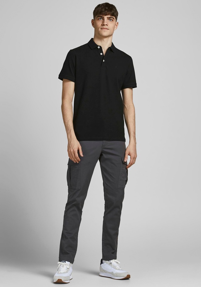 Jack & Jones Poloshirt »JJEPAULOS Poloshirt mit klassischem Kragen und figurbetonter Form« Logostickerei, modisch, schmal, Baumwolle, Polokragen