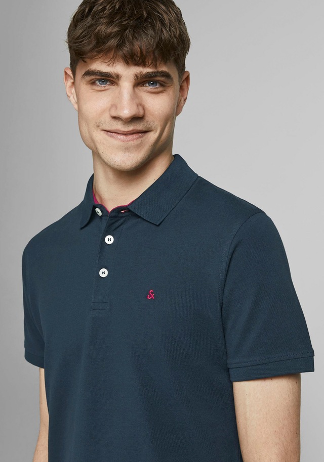 Jack & Jones Poloshirt »JJEPAULOS Poloshirt mit klassischem Kragen und figurbetonter Form« Logostickerei, modisch, schmal, Baumwolle, Polokragen