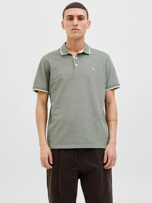 Jack & Jones Poloshirt »JJEPAULOS Poloshirt mit klassischem Kragen und figurbetonter Form« Logostickerei, modisch, schmal, Baumwolle, Polokragen