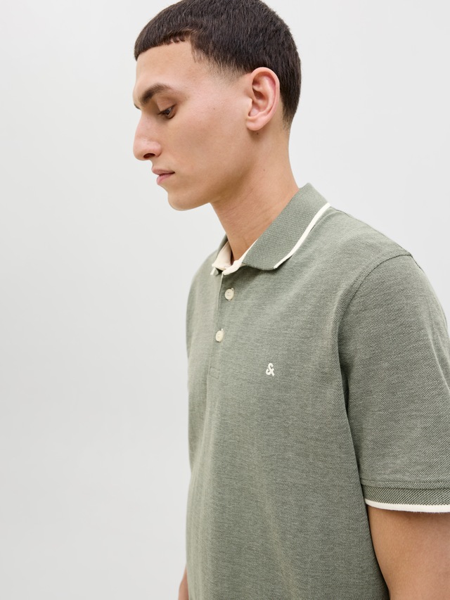 Jack & Jones Poloshirt »JJEPAULOS Poloshirt mit klassischem Kragen und figurbetonter Form« Logostickerei, modisch, schmal, Baumwolle, Polokragen