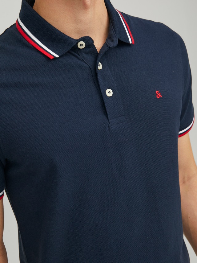 Jack & Jones Poloshirt »JJEPAULOS Poloshirt mit klassischem Kragen und figurbetonter Form« Logostickerei, modisch, schmal, Baumwolle, Polokragen