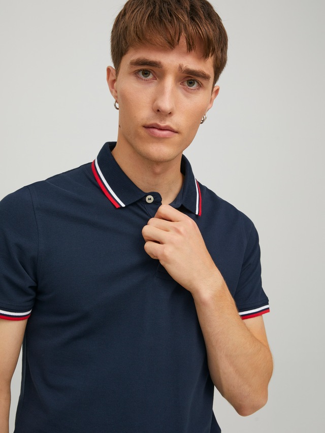 Jack & Jones Poloshirt »JJEPAULOS Poloshirt mit klassischem Kragen und figurbetonter Form« Logostickerei, modisch, schmal, Baumwolle, Polokragen