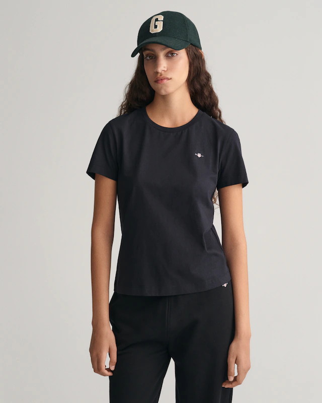 Gant T-Shirt »REG SHIELD KA T-SHIRT« mit einer kleinen aufgestickten Wappen-Grafik auf der Brust