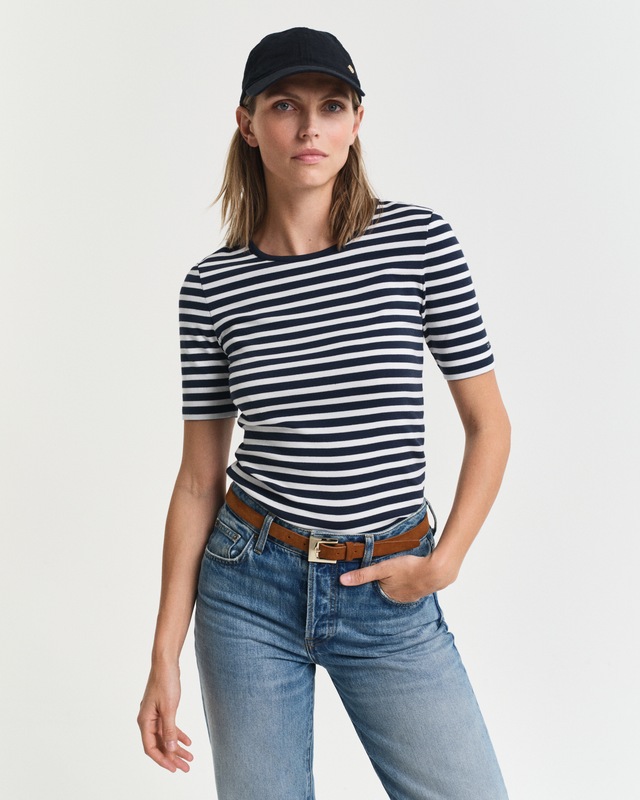 Gant T-Shirt »SLIM STRIPED 1X1 RIBBED KA T-SHIRT« mit dezentem Logoschriftzug am Ärmelabschluss