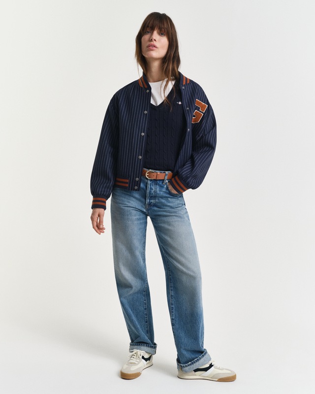 Gant Strickpullover »STRETCH COTTON CABLE V-NECK« mit Logostickerei auf der Brust