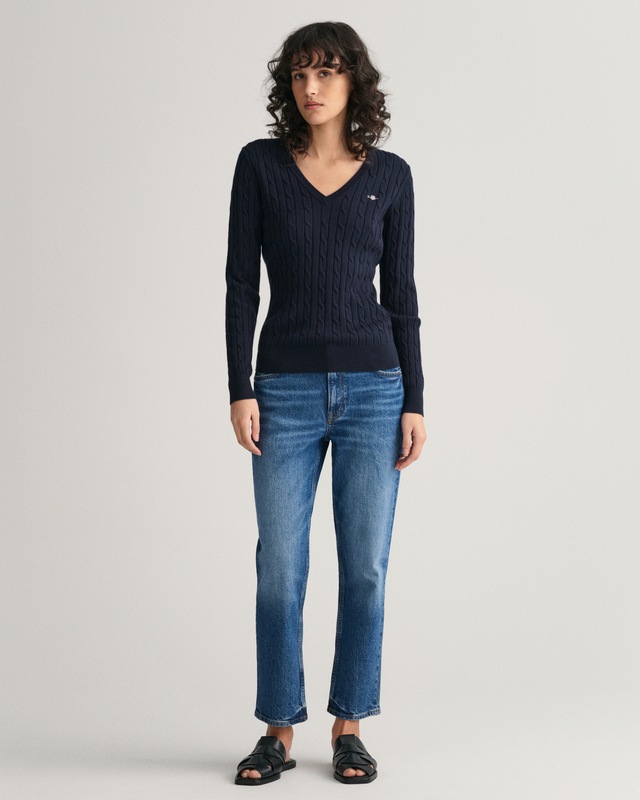 Gant Strickpullover »STRETCH COTTON CABLE V-NECK« mit Logostickerei auf der Brust