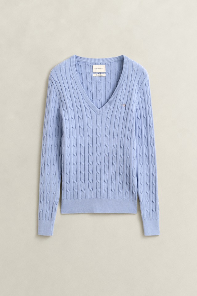 Gant Strickpullover »STRETCH COTTON CABLE V-NECK« mit Logostickerei auf der Brust