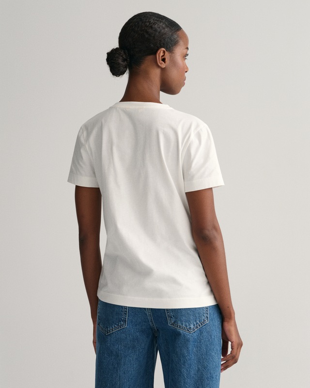 Gant T-Shirt »REG SHIELD KA V-NECK T-SHIRT« mit einer kleinen Logostickerei auf der Brust