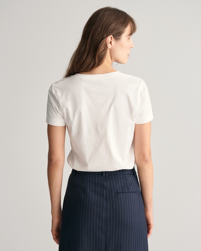 Gant T-Shirt »REG SHIELD KA V-NECK T-SHIRT« mit einer kleinen Logostickerei auf der Brust