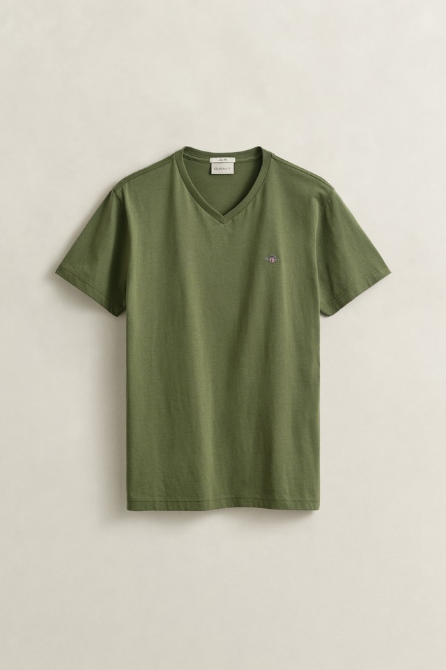 Gant T-Shirt »SLIM SHIELD V-NECK T-SHIRT« mit einer kleinen Logostickerei auf der Brust