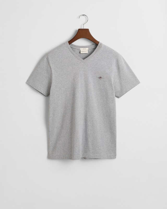 Gant T-Shirt »SLIM SHIELD V-NECK T-SHIRT« mit einer kleinen Logostickerei auf der Brust