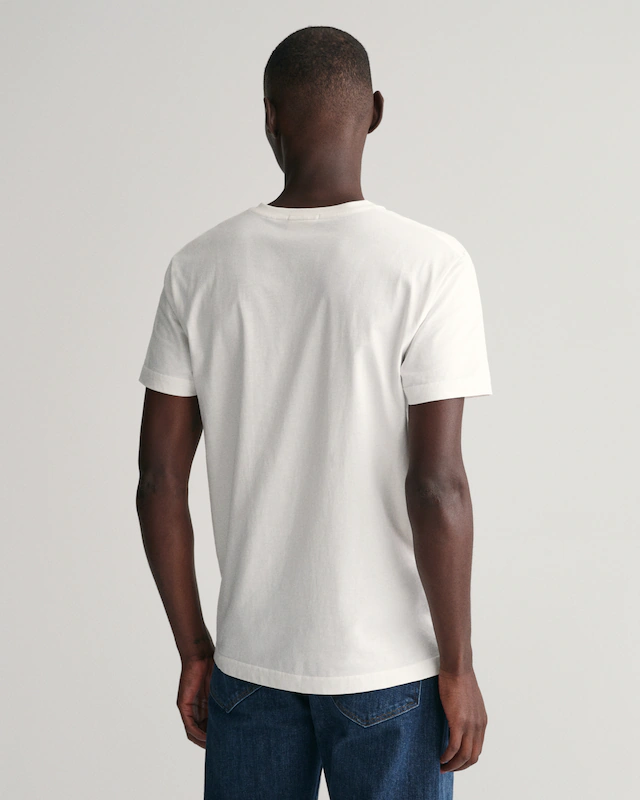 Gant T-Shirt »SLIM SHIELD V-NECK T-SHIRT« mit einer kleinen Logostickerei auf der Brust