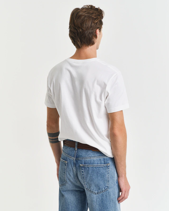 Gant T-Shirt »SLIM SHIELD V-NECK T-SHIRT« mit einer kleinen Logostickerei auf der Brust
