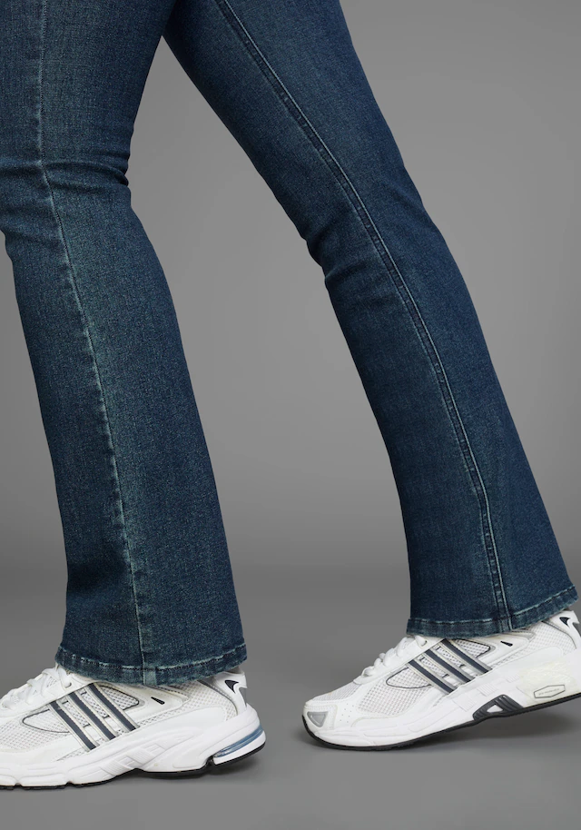 Arizona Bootcut-Jeans »Ultra Soft« elastische Passform, ausgestellte Beinform, hohe Leibhöhe