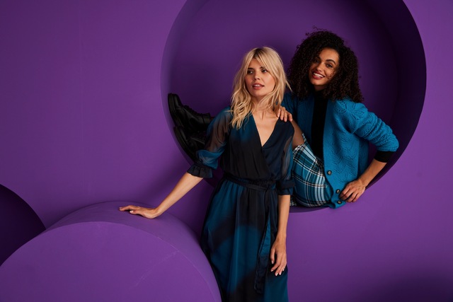 Aniston CASUAL Rollkragenshirt in schwarz-bunt-bedruckt oder 4 trendigen Unis