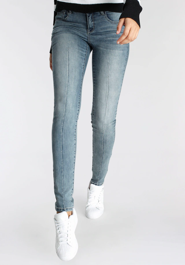 Arizona Skinny-fit-Jeans »Ultra-Stretch, sehr bequem, gut zu kombinieren« extra-eng geschnittene Beinform, normale Leibhöhe