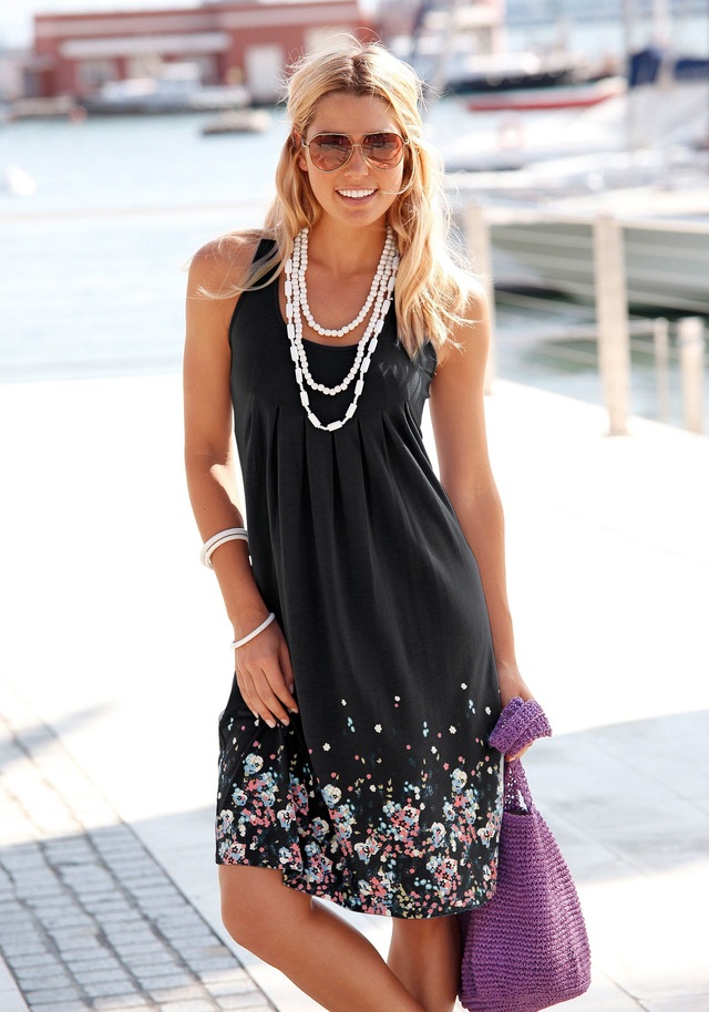 Beachtime by Lascana Strandkleid »mit Blumenprint am Saum, lockeres Hängerchenkleid mit Zierfalten« Ohne Taschen Leichtes Sommerkleid aus Viskose, Jerseykleid, A-Linien-Kleid, casual