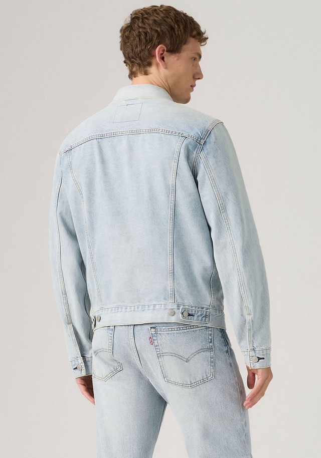 Levi's® Jeansjacke »VINTAGE FIT TRUCKER JKT« ohne Kapuze mit Knopfleiste