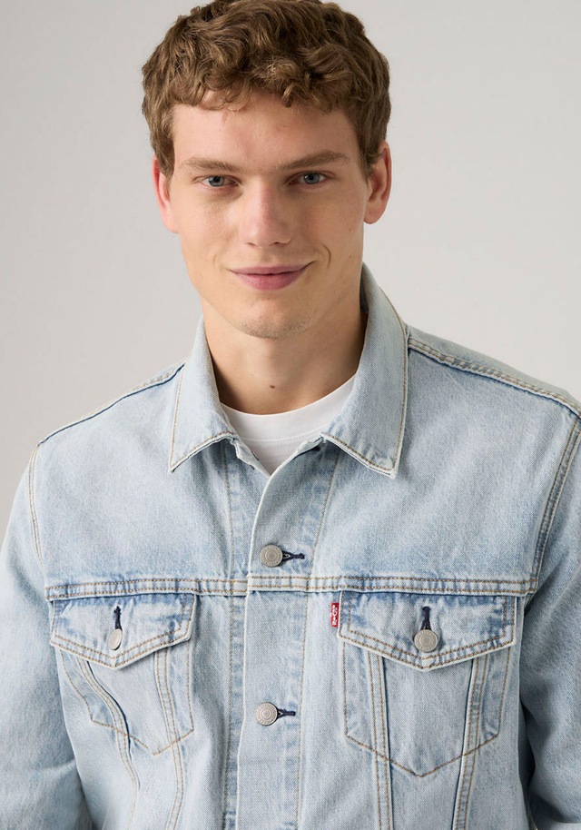 Levi's® Jeansjacke »VINTAGE FIT TRUCKER JKT« ohne Kapuze mit Knopfleiste