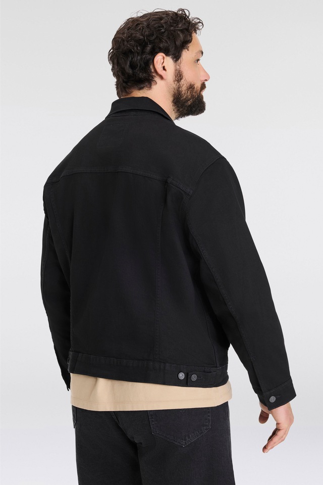 Levi's® Plus Jeansjacke »BIG TRUCKER« ohne Kapuze mit Knopfleiste und Brusttaschen