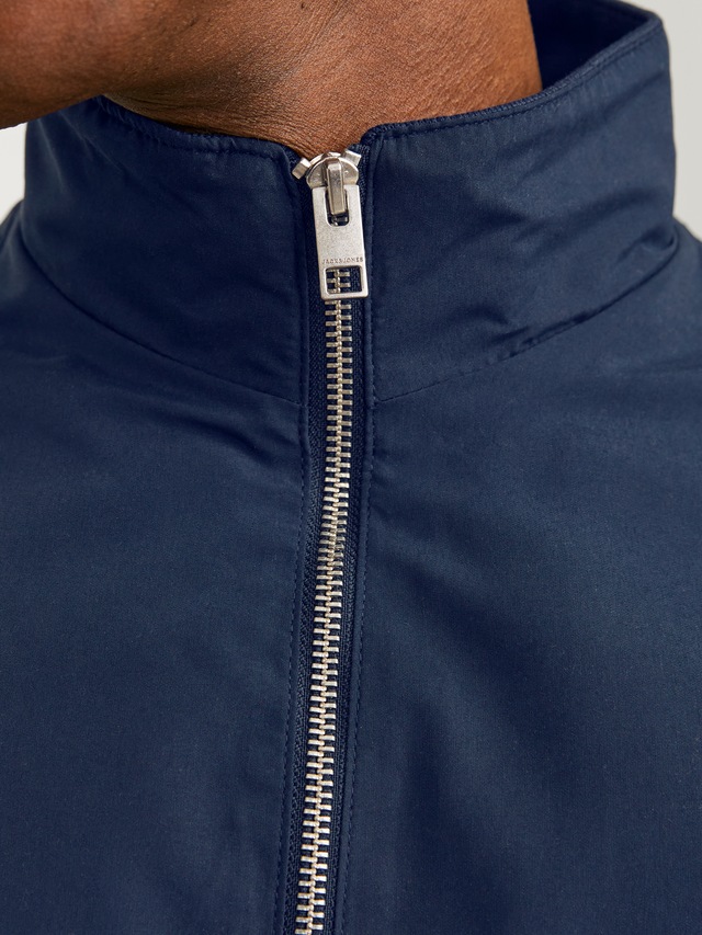 Jack & Jones Blouson »JJERUSH Stylisch, funktional, ideal für Herbst, pflegeleicht« ohne Kapuze mit stylischem Stehkragen