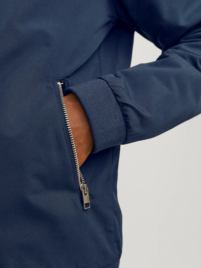 Jack & Jones Blouson »JJERUSH Stylisch, funktional, ideal für Herbst, pflegeleicht« ohne Kapuze mit stylischem Stehkragen