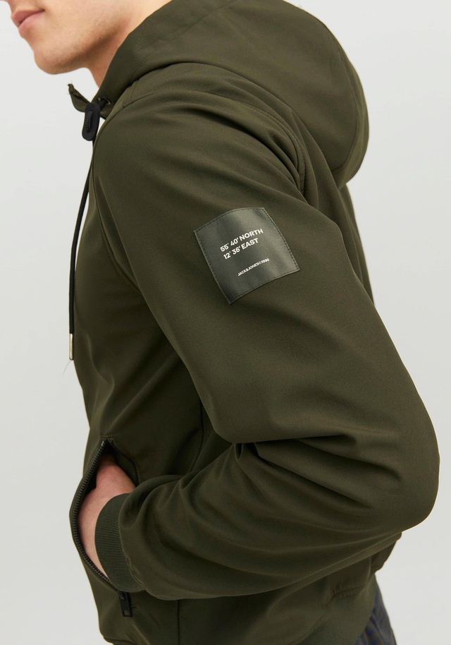 Jack & Jones Softshelljacke »JJEBASIC mit wasserabweisender Funktion« mit Kapuze Kunstfaser, regular fit