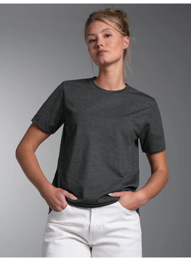 Trigema T-Shirt »TRIGEMA Slim Fit T-Shirt aus DELUXE Baumwolle« 1