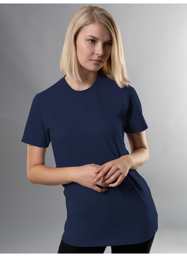 Trigema T-Shirt »TRIGEMA Slim Fit T-Shirt aus DELUXE Baumwolle« 1