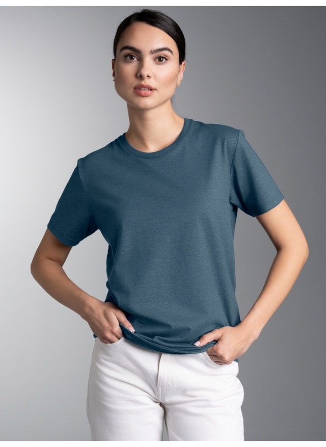 Trigema T-Shirt »TRIGEMA Slim Fit T-Shirt aus DELUXE Baumwolle« 1