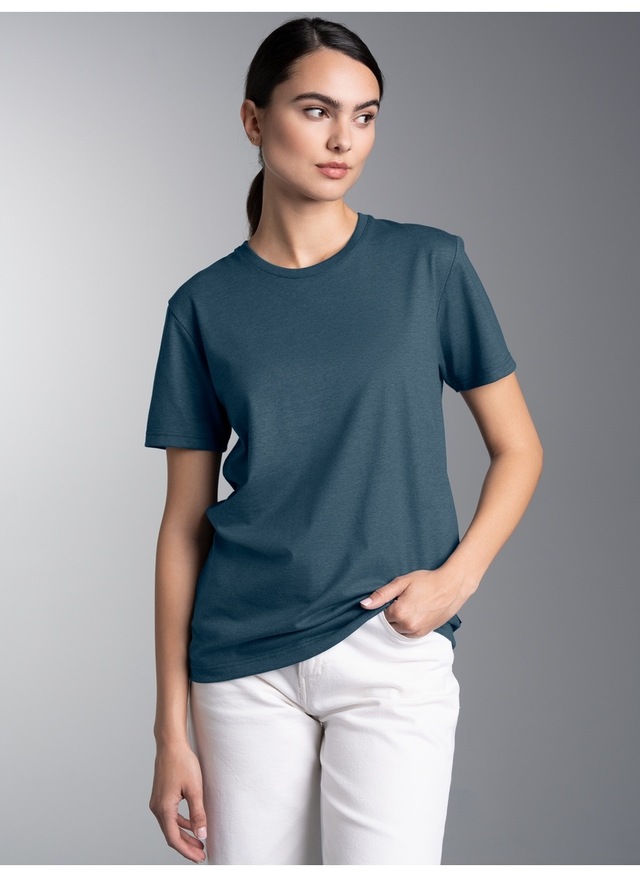 Trigema T-Shirt »TRIGEMA Slim Fit T-Shirt aus DELUXE Baumwolle« 1
