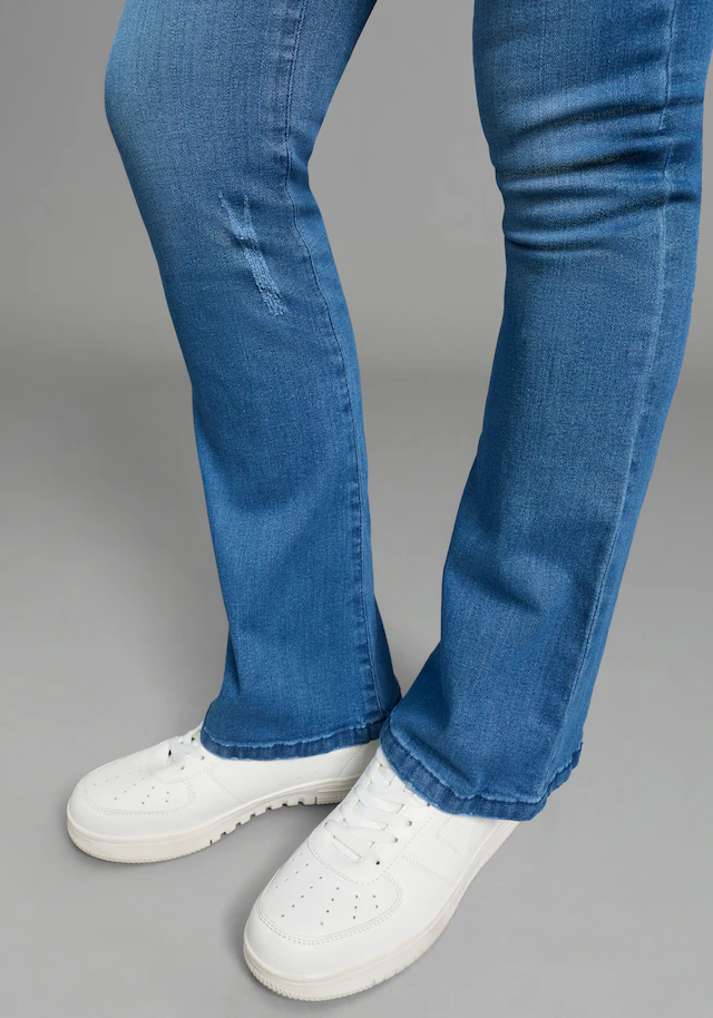 KangaROOS Bootcut-Jeans mit ausgestellter Beinform, aus Baumwolle und Elasthan