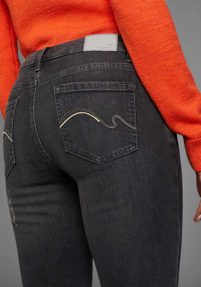 KangaROOS Bootcut-Jeans mit ausgestellter Beinform, aus Baumwolle und Elasthan