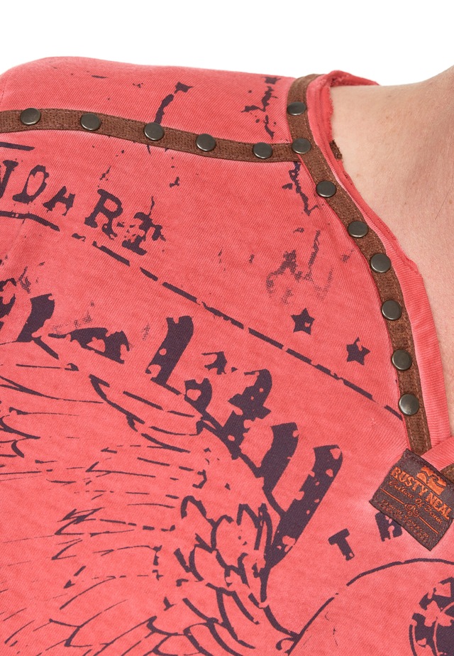 Rusty Neal T-Shirt mit Allover-Druck