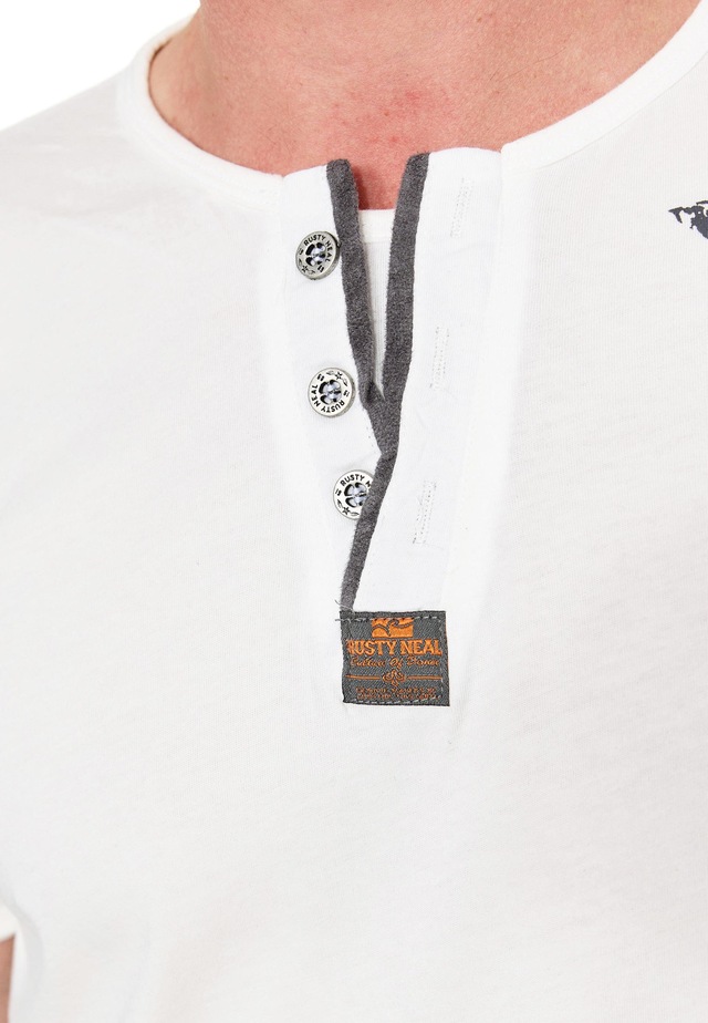 Rusty Neal T-Shirt mit Skull-Print und Knopleiste