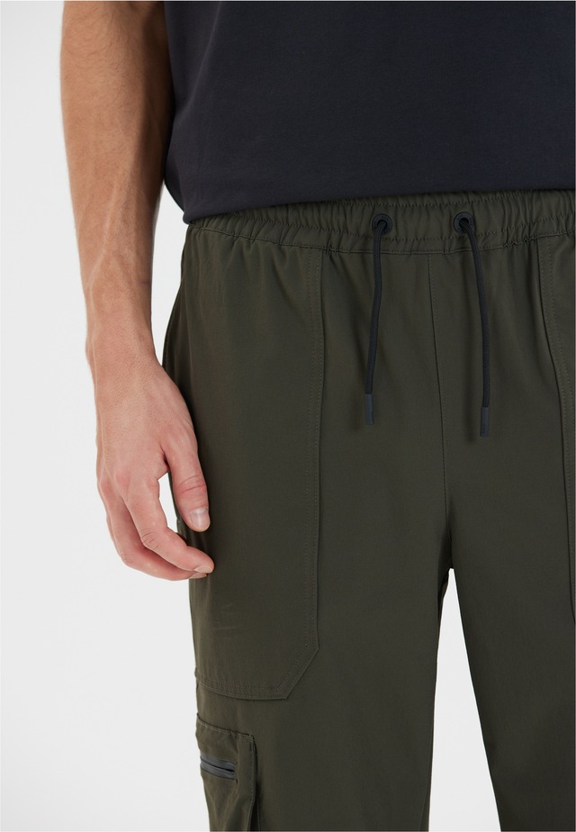 SOS Sweathose »Salonga M« mit elastischem 4-Wege-Stretch