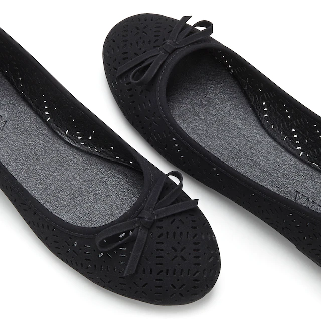 LASCANA Ballerina »Slip-On-Sneaker, Freizeitschuh, Slipper, Halbschuh,« mit kleinen Cut-Outs VEGAN