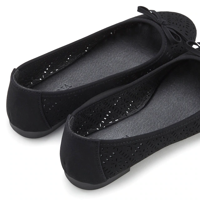LASCANA Ballerina »Slip-On-Sneaker, Freizeitschuh, Slipper, Halbschuh,« mit kleinen Cut-Outs VEGAN