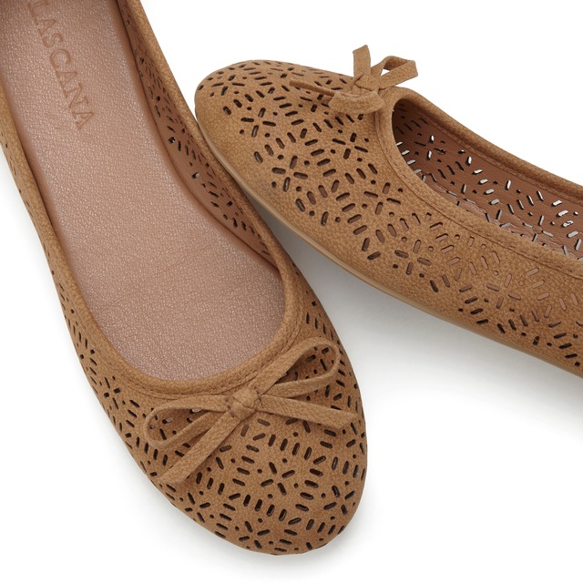 LASCANA Ballerina »Slip-On-Sneaker, Freizeitschuh, Slipper, Halbschuh,« mit kleinen Cut-Outs VEGAN