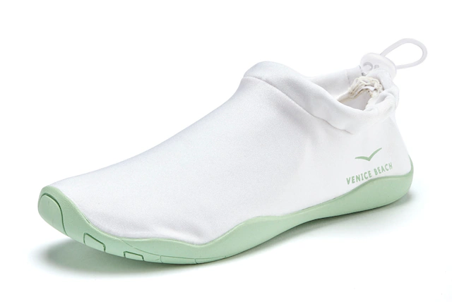 Venice Beach Aquaschuh »Badelatsche, Badeschuhe, Badeschlappe, Wasserschuh, leichter Slipper« schnelltrocknend mit ultraleichter Sohle VEGAN